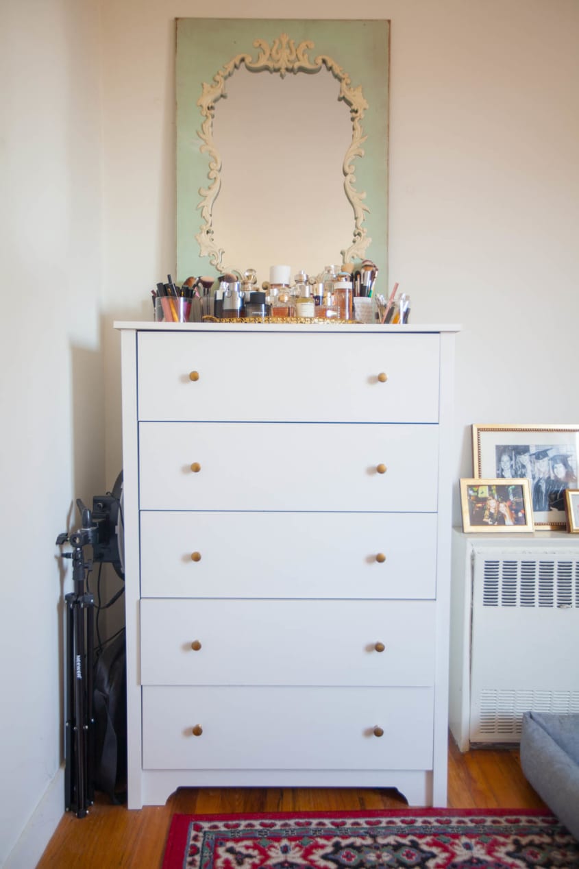 Bustle Beauty Editor Olivia Muenter's NYC Home Apartment Therapy